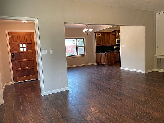 5th image of 508 Magnolia St