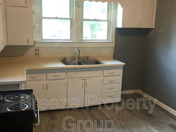 3rd image of 331 N Jameson Ave
