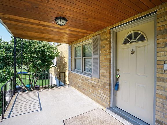 3rd image of 941 Woodbriar Ln
