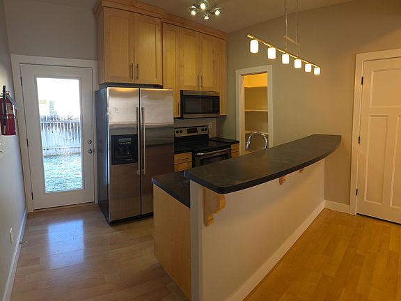 3rd image of 446 W 6 S APT 506