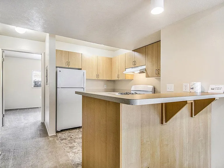 Indian Lakes Apartments — Photo 32