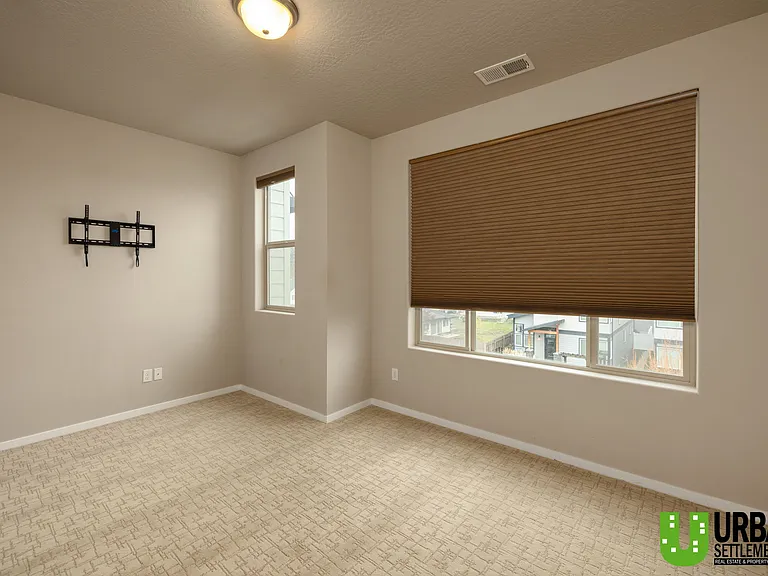 2419 W Bridge Ave — Photo 30