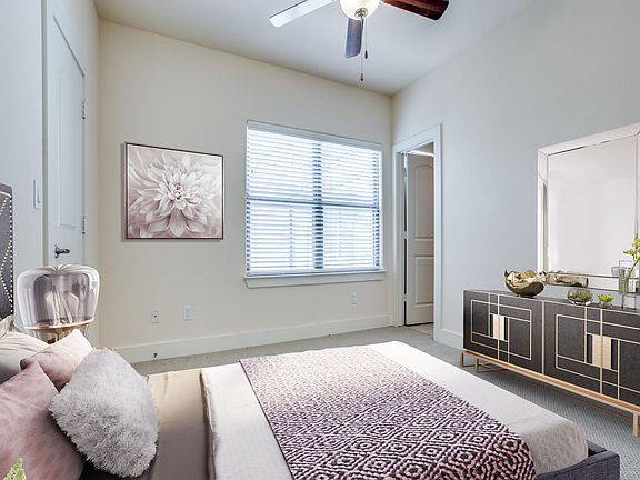 5th image of 2900 Douglas Ave #3