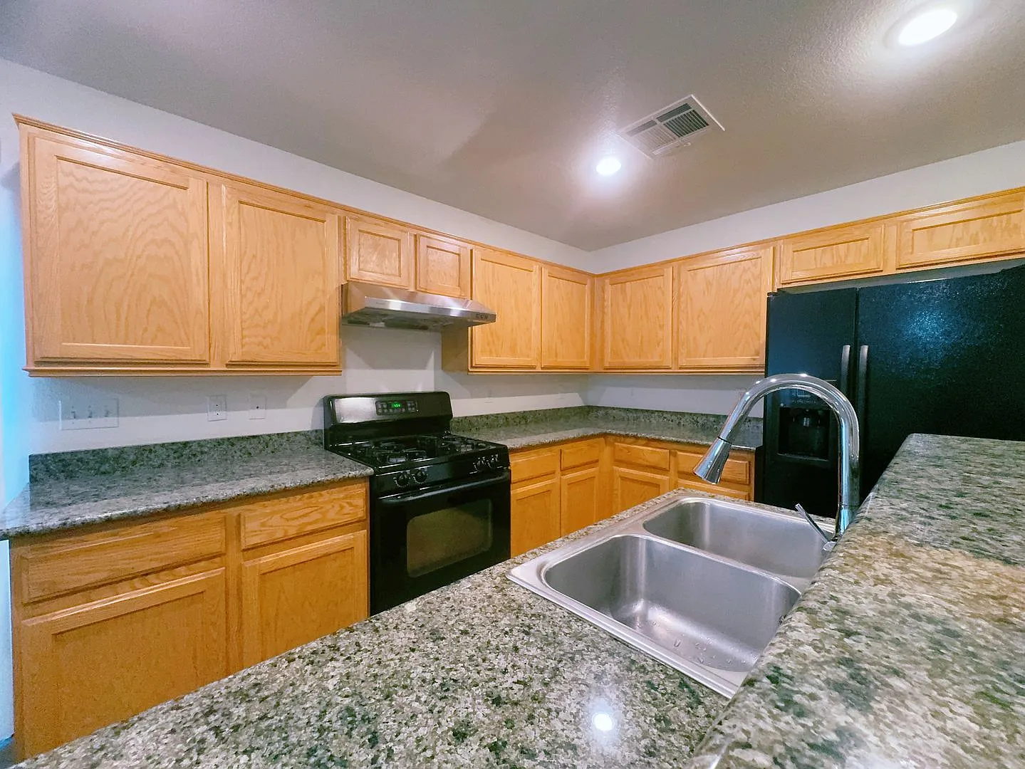 3 Bed 2.5 Bath Single House near Rainbow 215 — Photo 4