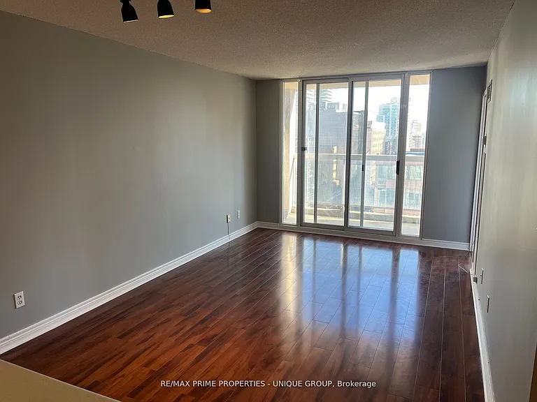 43 Eglinton Ave E #1506 — Photo 3