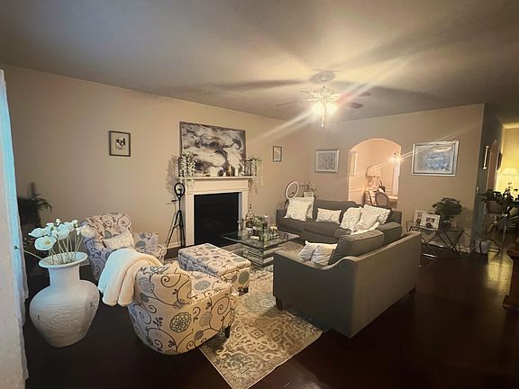 2nd image of 109 Gloster Park Ct