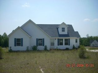 216 Rolling Pines Ct, Raeford, NC 28376