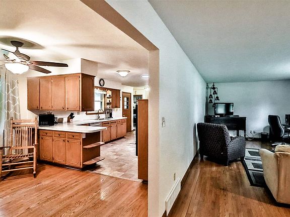 5th image of 3324 City View Dr