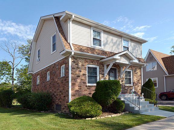 2nd image of 6518 N Riverview Ave