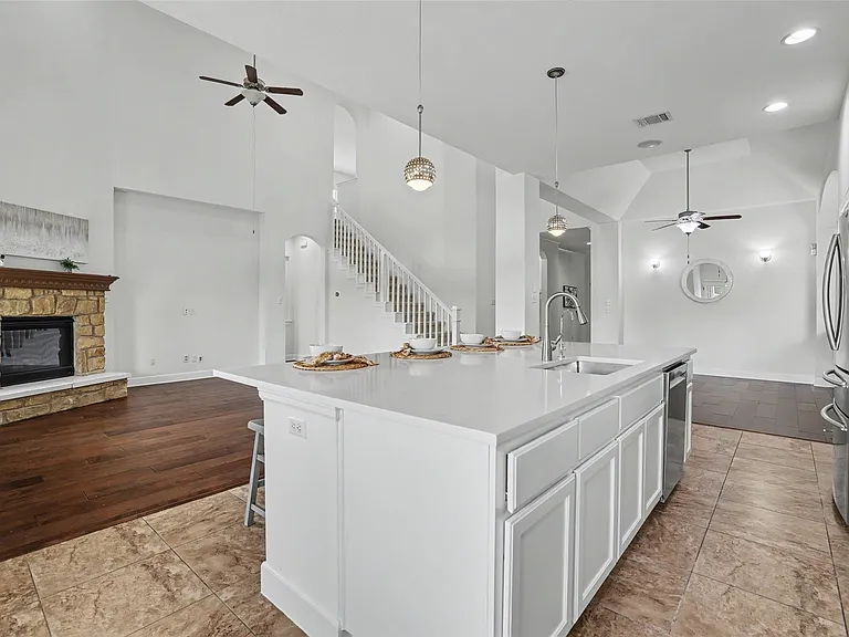 213 Southern Cross Dr — Photo 16