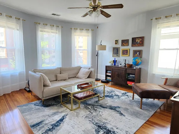 66 Chestnut St #2, Brookline, MA 02445