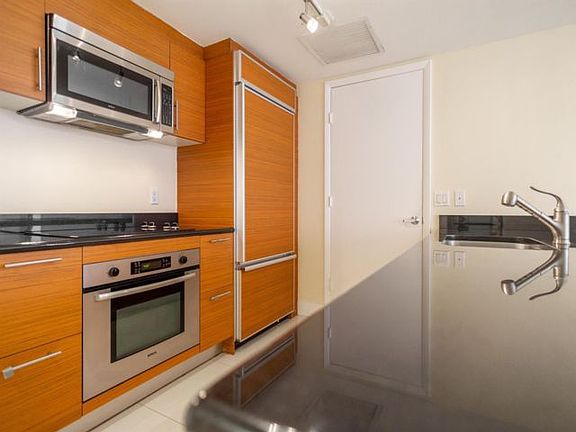3rd image of 50 Biscayne Blvd APT 3808