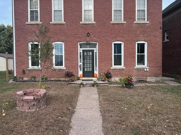 2081 Garfield Ave, Dubuque, IA 52001