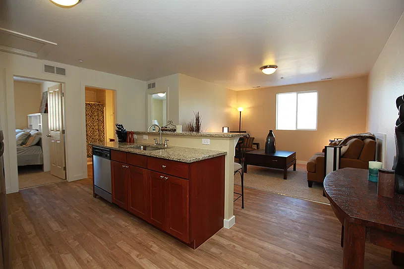 4 bed, 1125 sqft, $1,900 — Photo 2