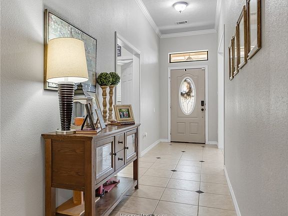 3rd image of 909 Barchetta Dr