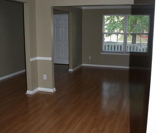 4th image of 179 Village Trce