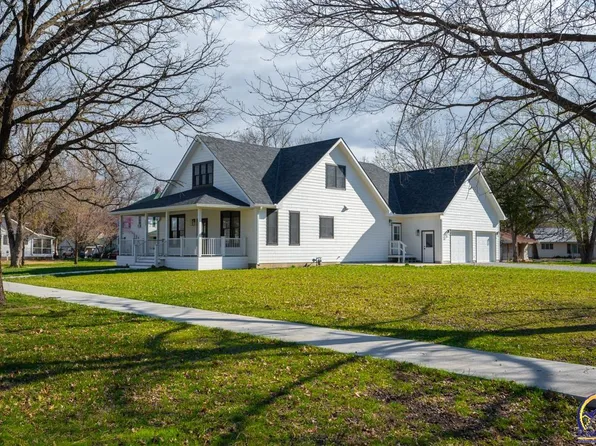 406 S 6th St, Osage City, KS 66523