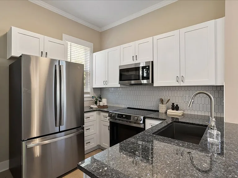 320 Gray Ave #A — Photo 12
