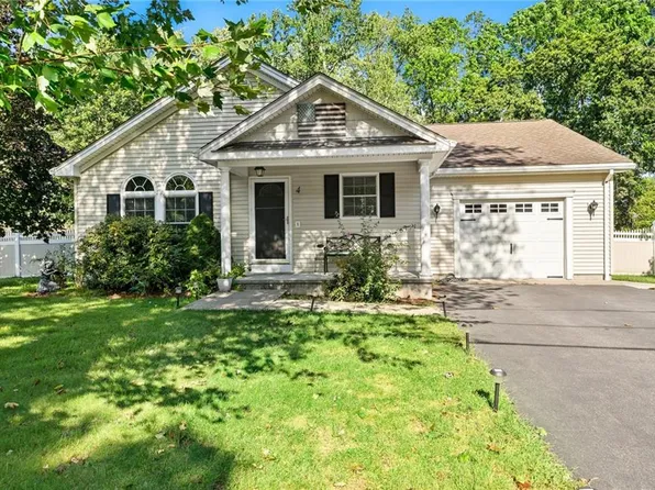 4 Joyce Anne Dr, Lincoln, RI 02838