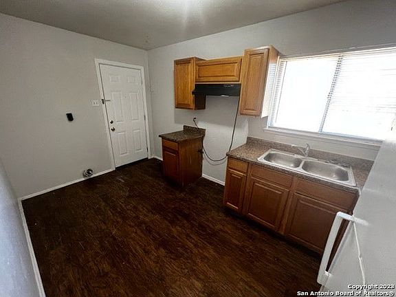 5th image of 4115 Wild Oak Dr