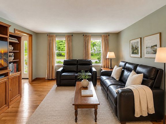 3rd image of 31 Nelson Way