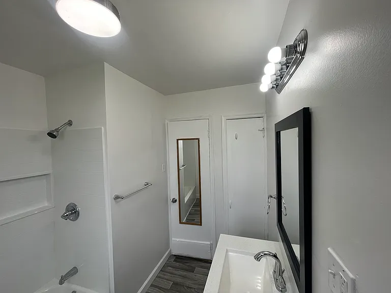 2516 N Dupont Pkwy — Photo 21