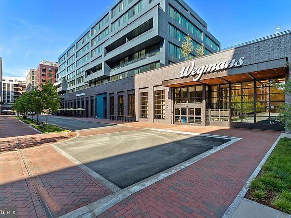 5th image of 3728 Albemarle St NW