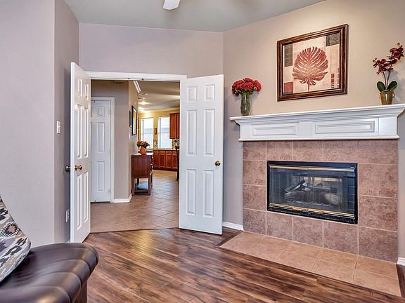 5th image of 11545 Petunia Dr