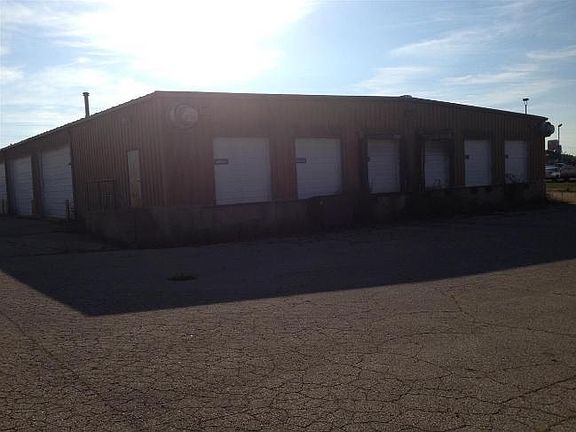 4th image of 1222 N Superior Ave