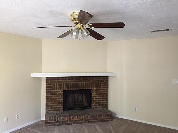 Living Room with fireplace