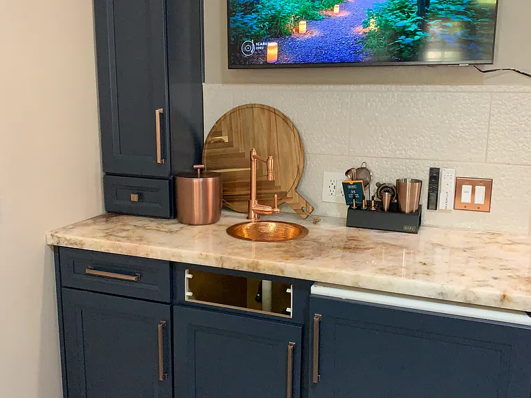Morning and wet bar with wine glasses for 6, mini beverage fridge, TV and 2 comfy chairs and ottomans