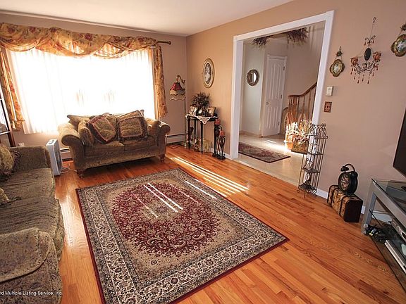 4th image of 22 Teakwood Ct