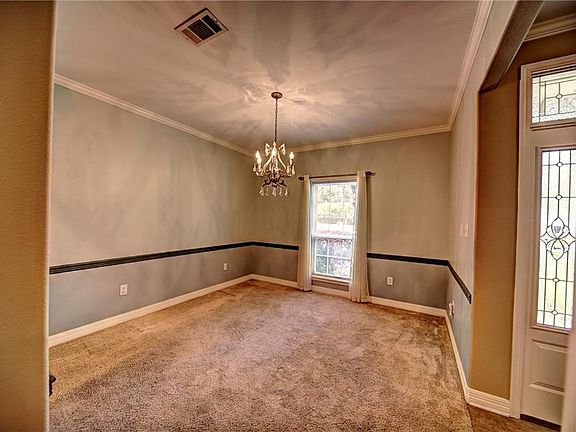 5th image of 105 Live Oak Cir