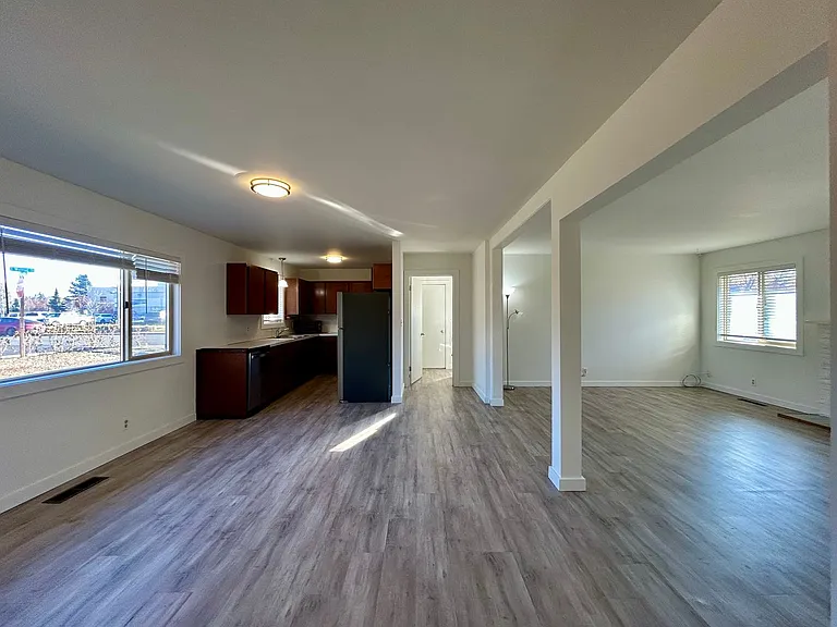 407 S Walnut St — Photo 6
