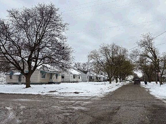 Exterior Neighborhood (street photo)