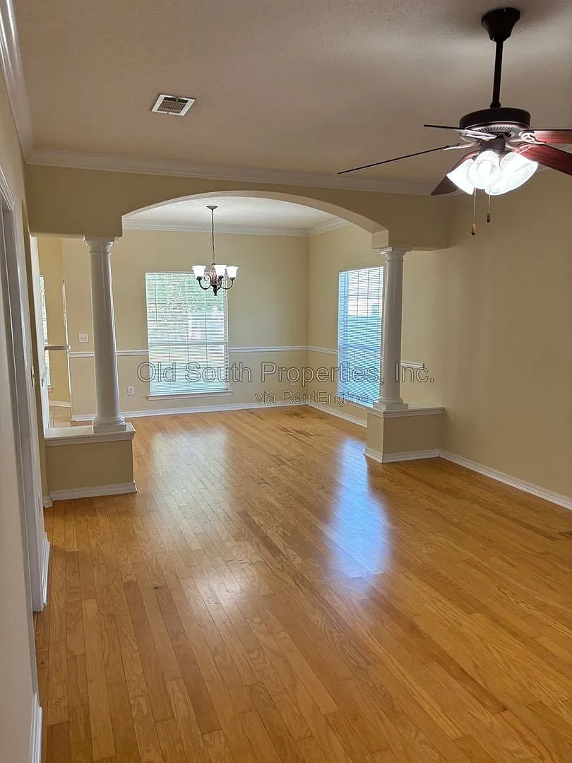 3 bed, 2.5 bath, 1597 sqft, $2,100 — Photo 2