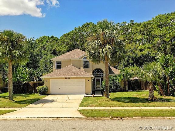 2nd image of 1305 N Wembley Cir