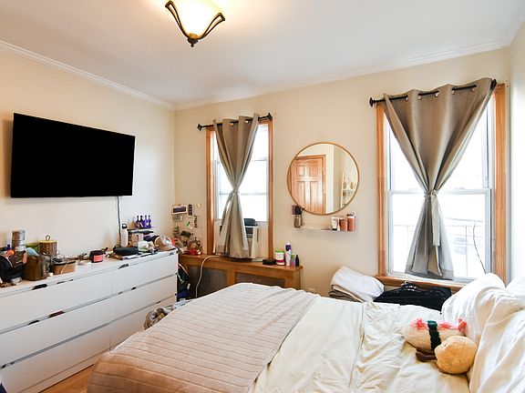 5th image of 302 Ainslie St #3