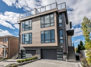 2285 7th St, Fort Lee, NJ 07024