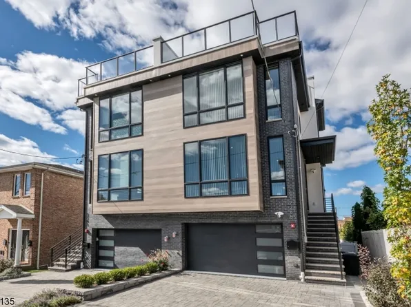 2285 7th St, Fort Lee Boro, NJ 07024
