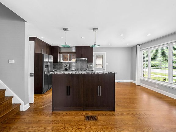 5th image of 6360 N Kedvale Ave #1