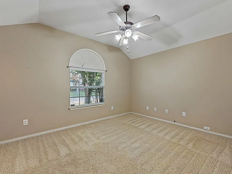 11962 Henderson Dr — Photo 3