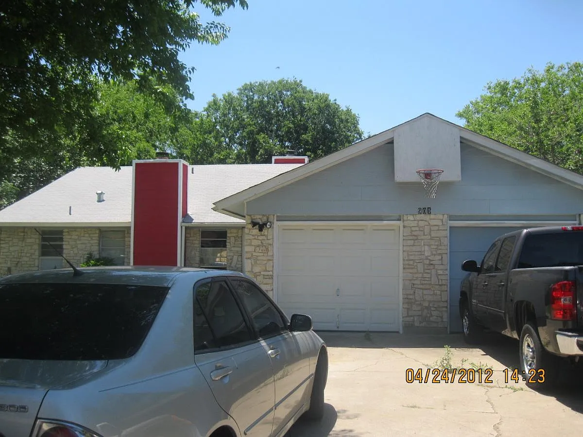 Garage - 901 Ken St #B