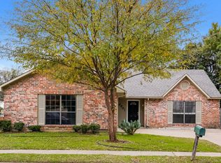 2601 Castanada Cir, Fort Worth, TX 76112