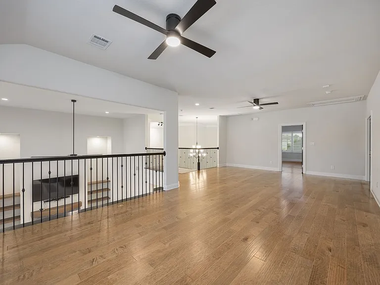 918 Sydney Ln — Photo 26