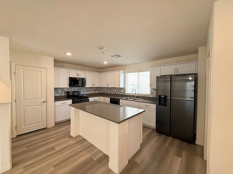 3720 Brilliant Sunset St — Photo 6