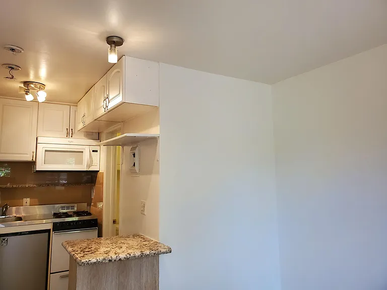 616 Broadway St #8 — Photo 8