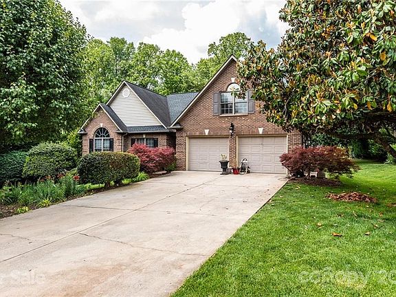 3rd image of 1085 Merrywood Dr