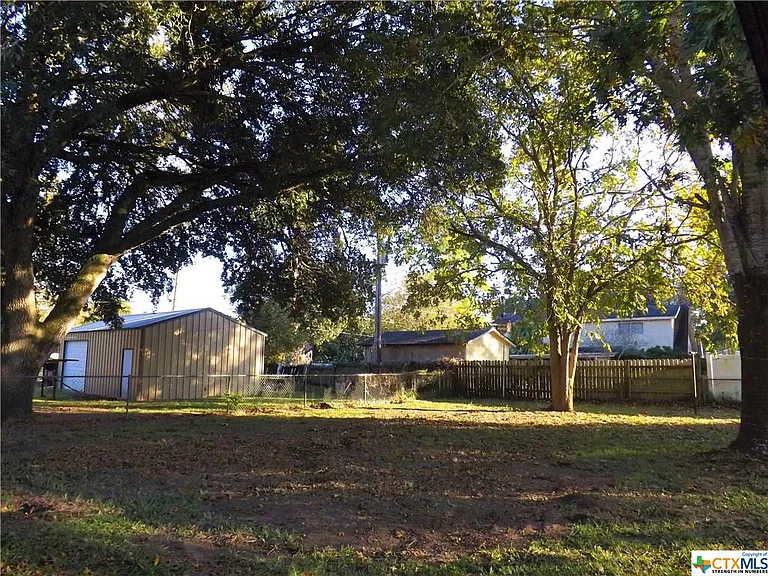 103 N Oak Dr — Photo 17