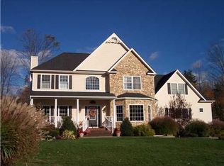 24 Hannah Ln, New Windsor, NY